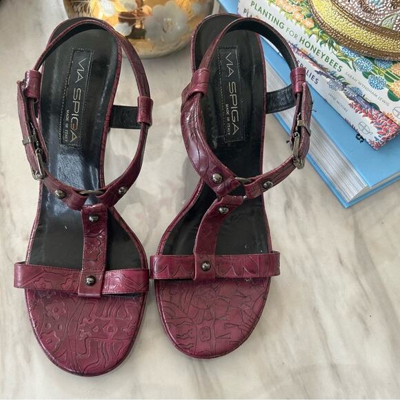 Via Spiga Plum Purple Hand Tooled Leather T-Strap Sandals - Picture 1 of 9